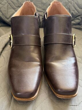 Abella Brown Ankle Booties Size 9.5M Block Heel Side Zip Comfort Shoes